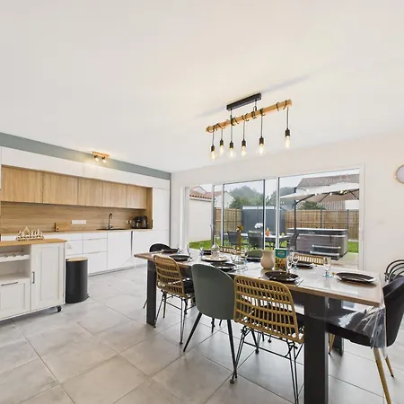 350m De La - Maison Avec Jardin Et Jacuzzi Pour 8 Hébergement de vacances *