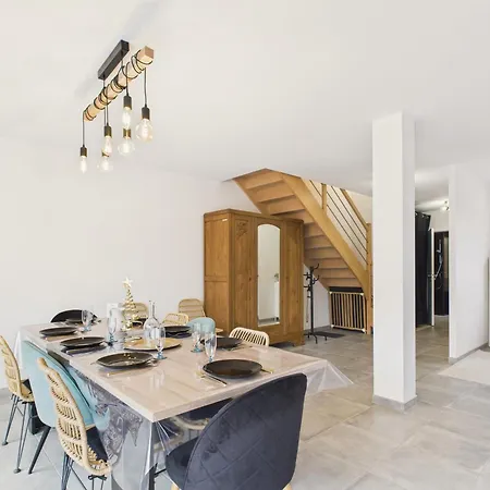 350m De La - Maison Avec Jardin Et Jacuzzi Pour 8 *