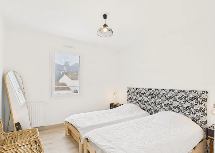 350m De La - Maison Avec Jardin Et Jacuzzi Pour 8 *