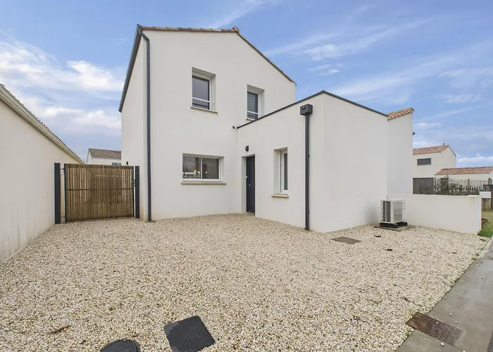 350m De La - Maison Avec Jardin Et Jacuzzi Pour 8 *